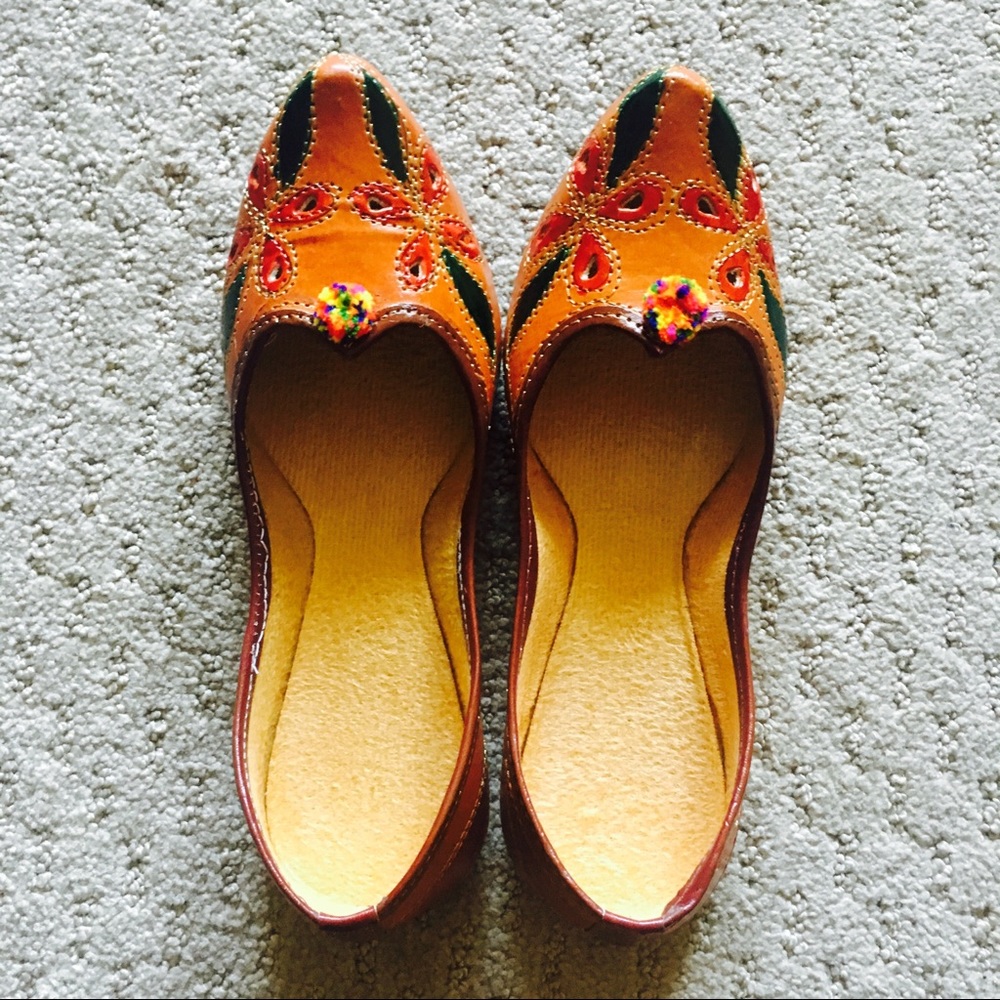 MOVING OUT in TWO WEEKS! HELP! Hand Painted Shoes - Picture 6 of 8